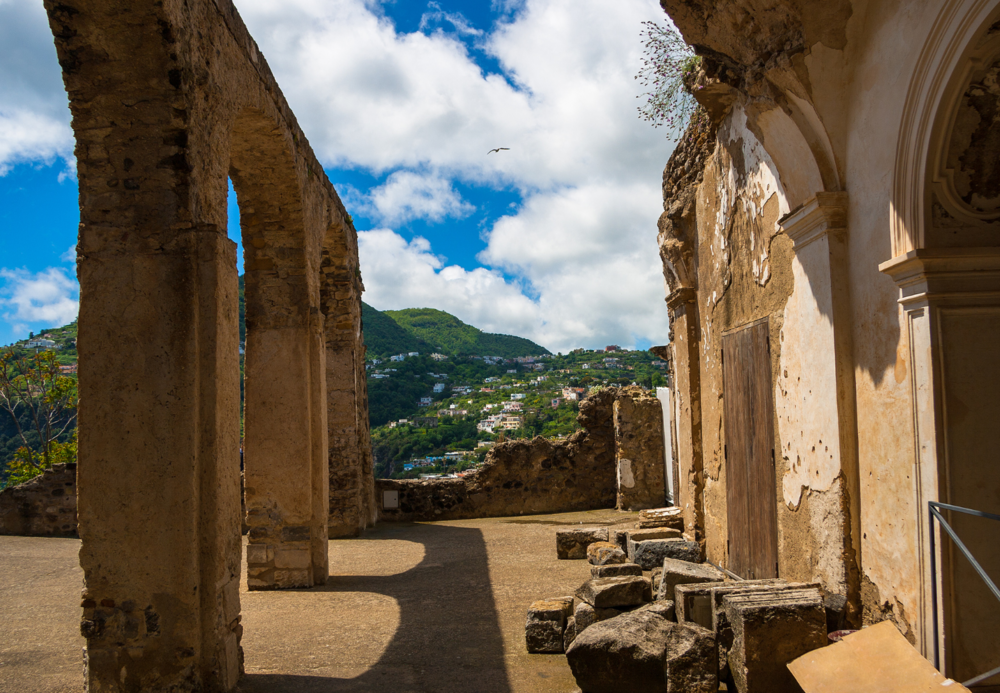 Porto d'Ischia og besk p Castello Aragonese